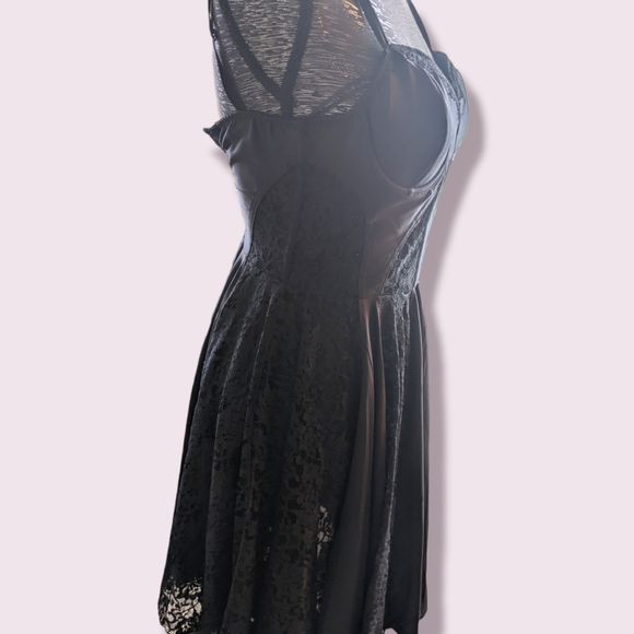 Guess black lace peek a boo corset style dress. Size 6 - Picture 8 of 11